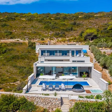 Carisma Island Villa Vis
