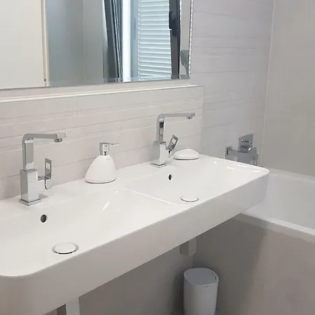 Carisma Island 비스