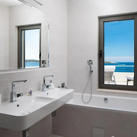 Carisma Island Villa *