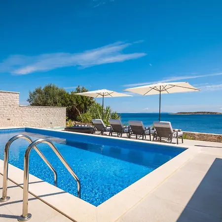 Villa Carisma Island